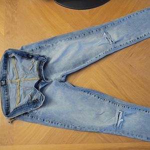 GAP favorite jeggings light blue jean. Very comfortable and has a nice stretch.